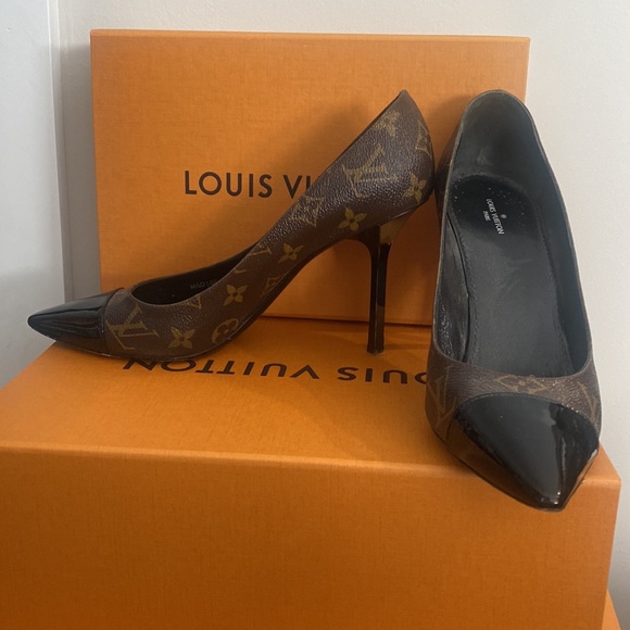 LOUIS VUITTON Monogram Canvas and Patent Leather Cap Toe Cherie pumps - Picture 3 of 6